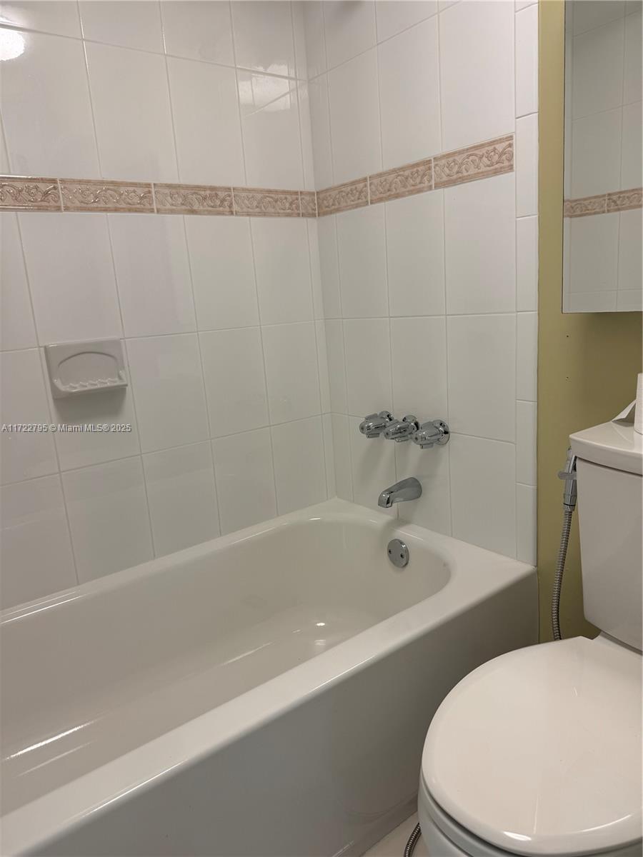 901 Colony Point Cir #107, Pembroke Pines, Florida image 18