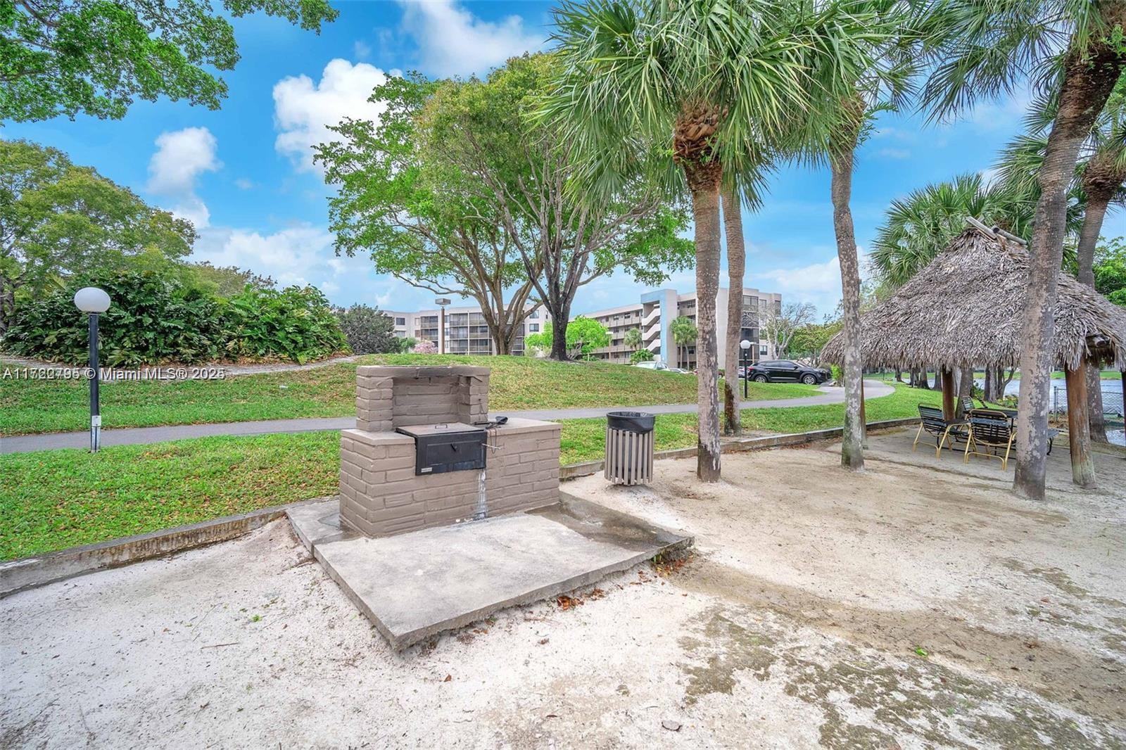 901 Colony Point Cir #107, Pembroke Pines, Florida image 4