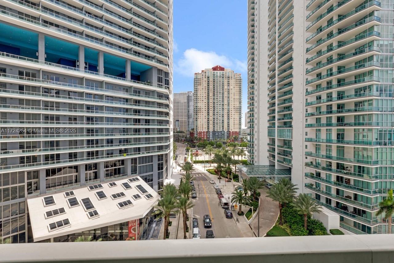218 SE 14th St #2304, Miami FL 33131