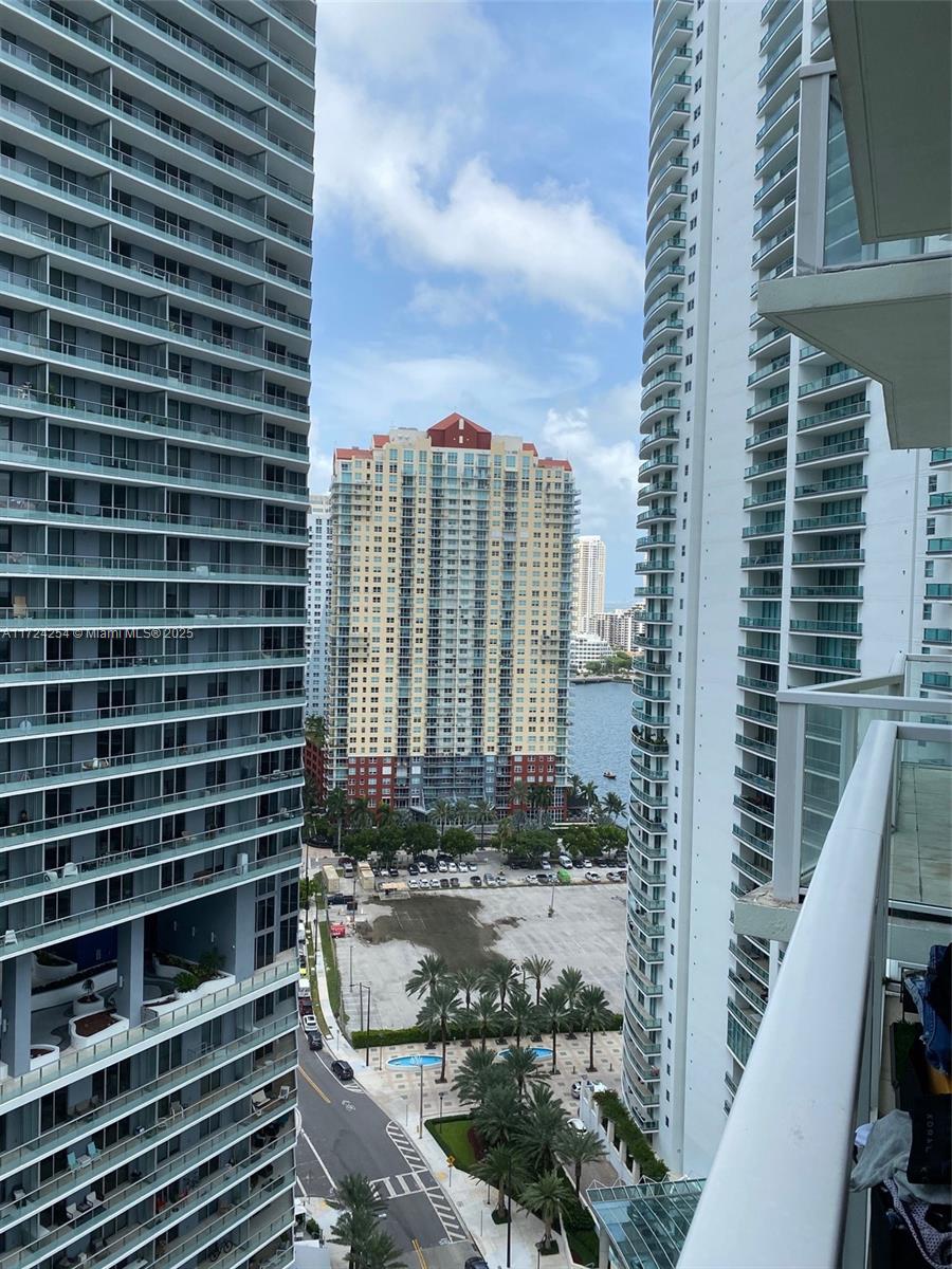 218 SE 14th St #2304, Miami FL 33131