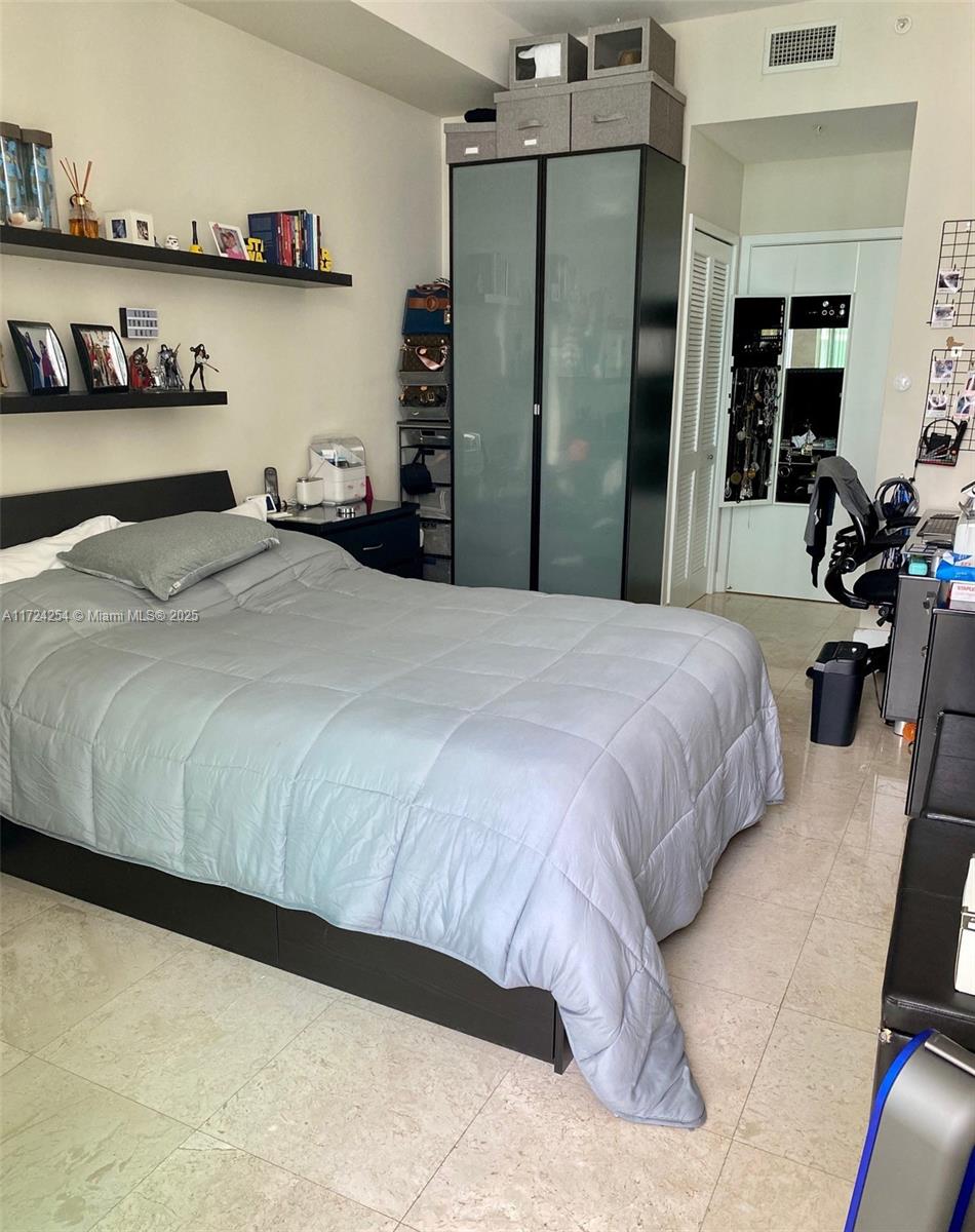 218 SE 14th St #2304, Miami FL 33131