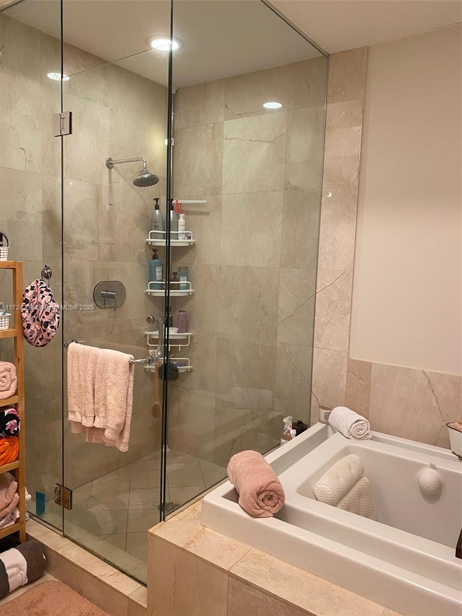 218 SE 14th St #2304, Miami FL 33131