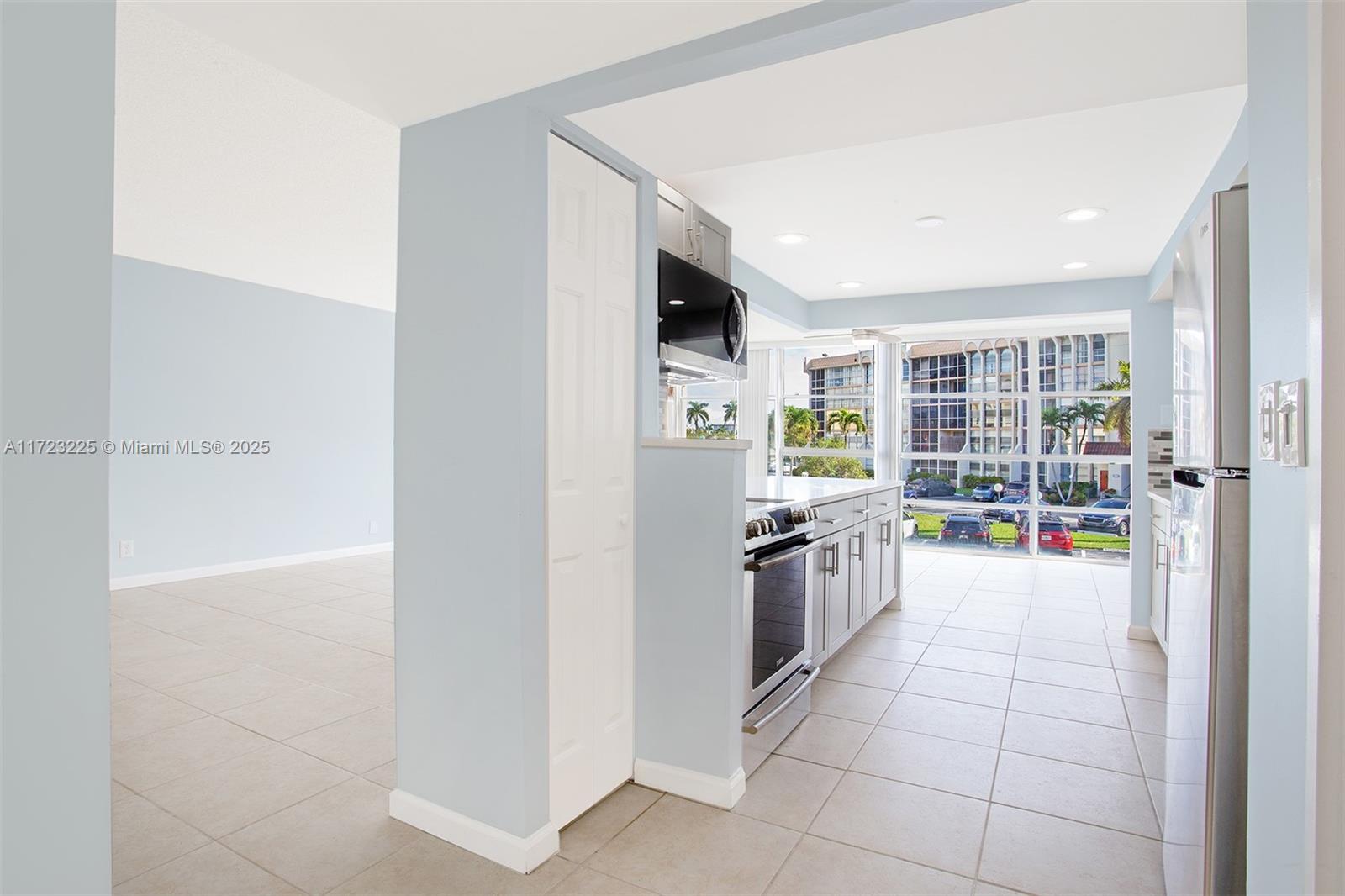 601 Three Islands Blvd #217, Hallandale Beach, Florida image 4