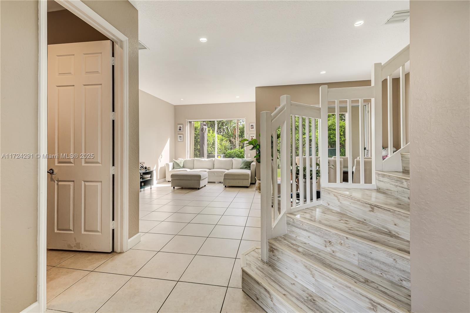 1394 W Harbor Vw, Hollywood, Florida image 7