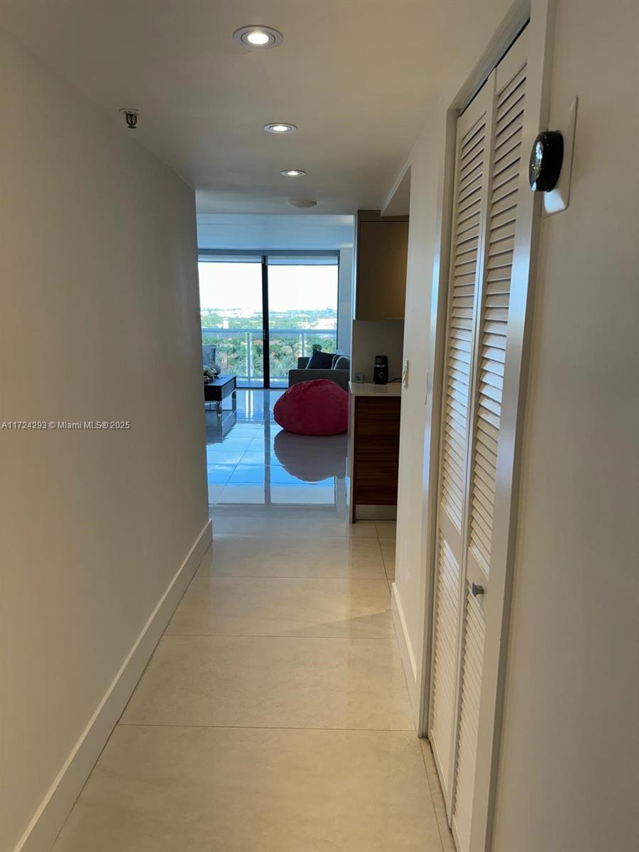 20505 E Country Club Dr #1031, Aventura, Florida image 2