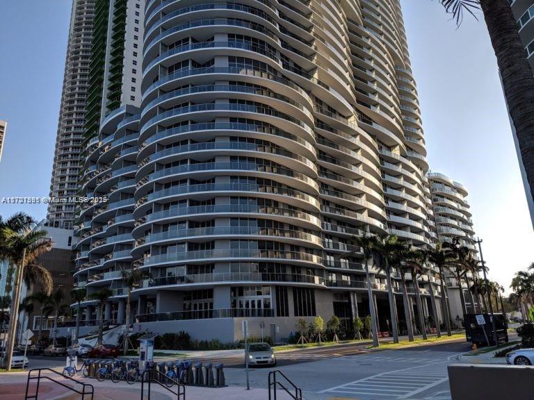 Apartamento à Venda em Miami, FL