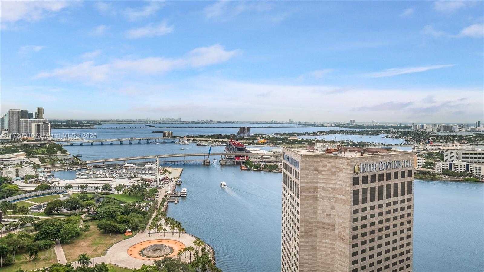 Direct waterfront with unobstructed views of the bay. Building is full of amenities, 24h valet parking, pool, gym, spa, party room, and convenience store at the lobby. Downtown location walking distance from Brickell, stores, restaurants. Dogs is allowed up to 50 pounds.