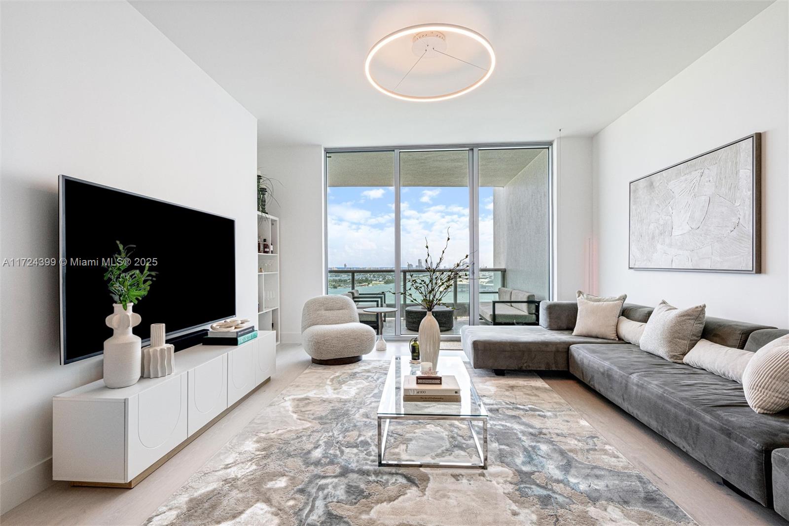 900 Biscayne Blvd #2709, Miami FL 33132