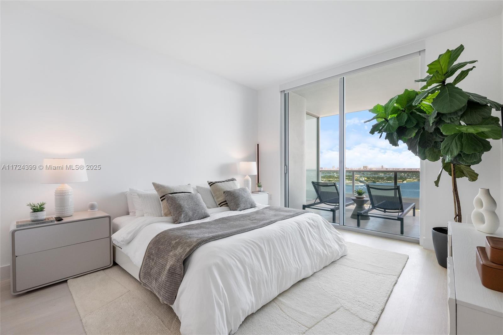 900 Biscayne Blvd #2709, Miami FL 33132