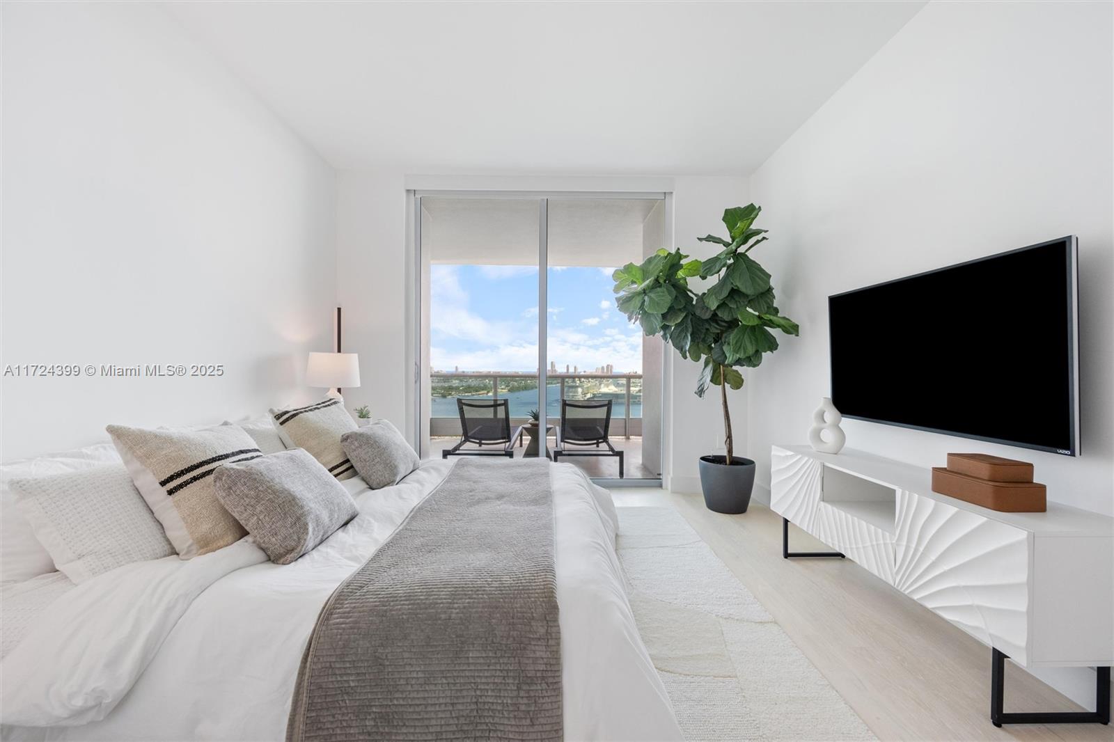 900 Biscayne Blvd #2709, Miami FL 33132