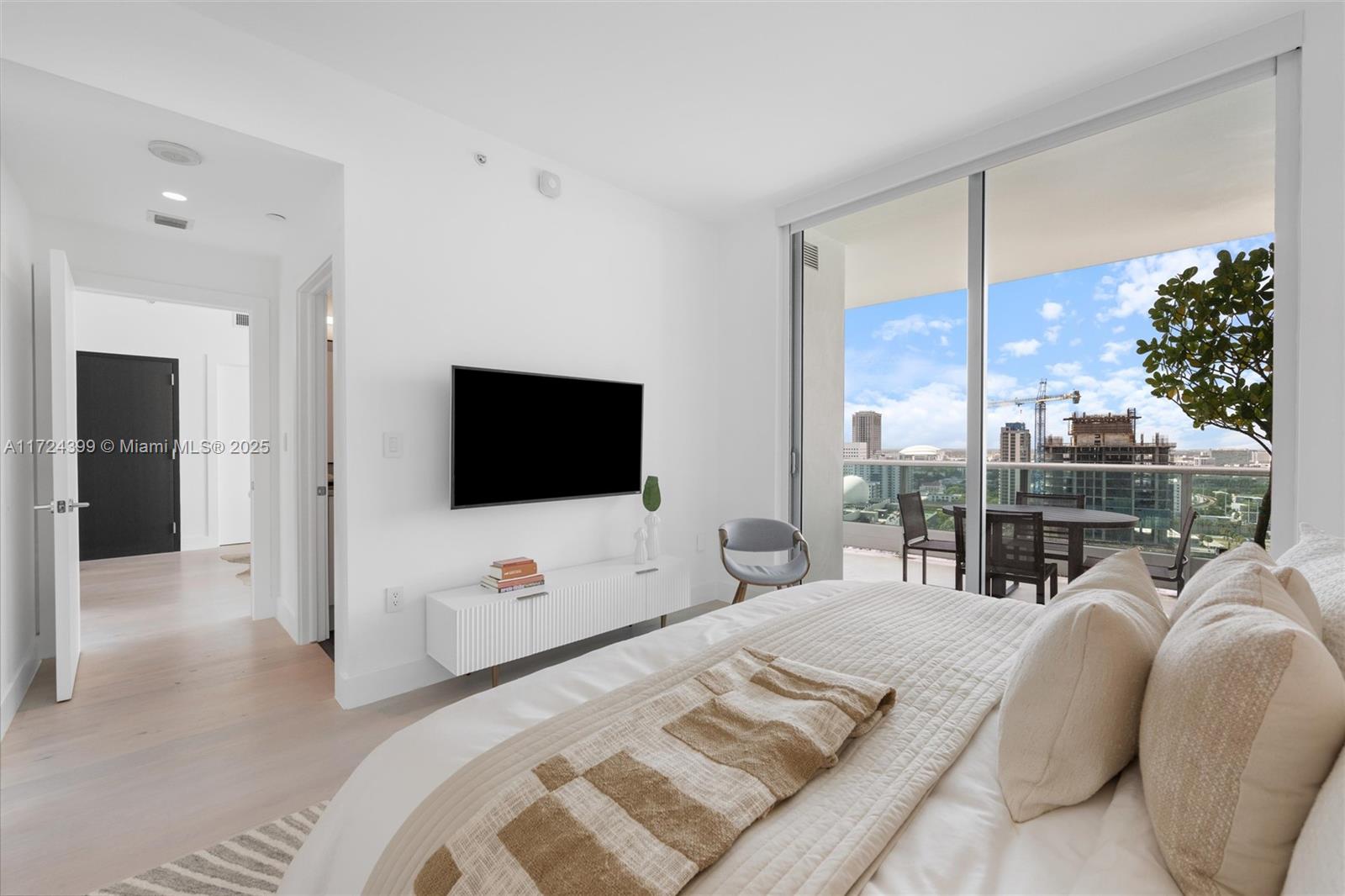 900 Biscayne Blvd #2709, Miami FL 33132