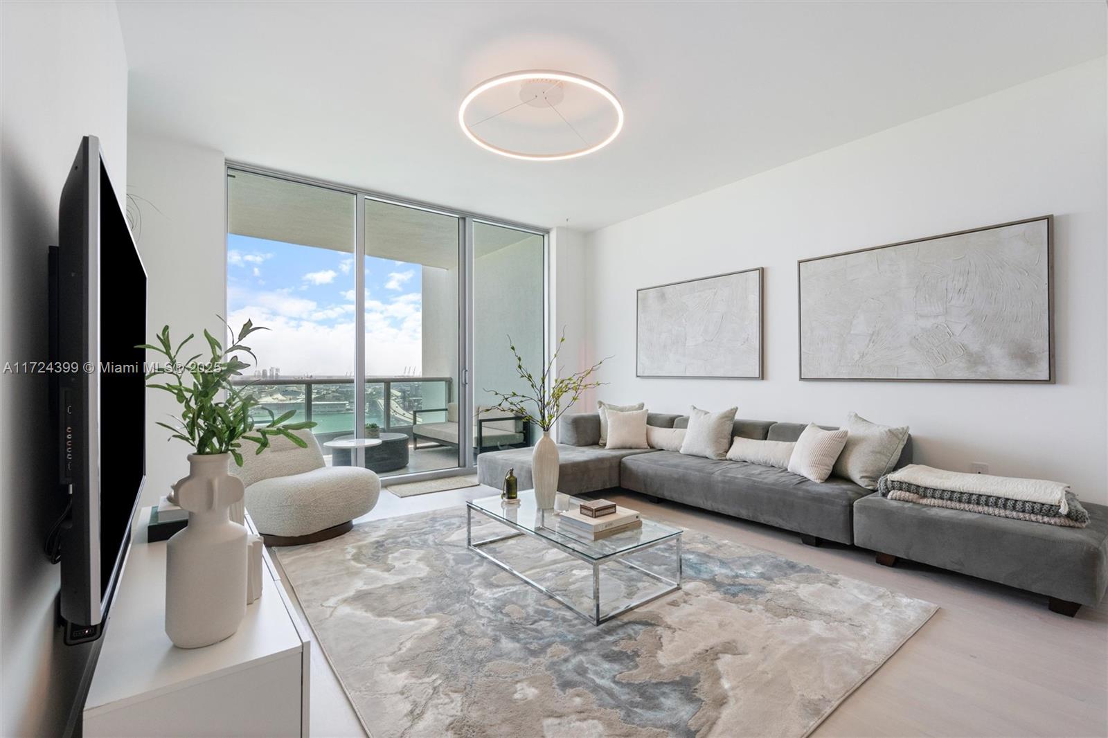 900 Biscayne Blvd #2709, Miami FL 33132