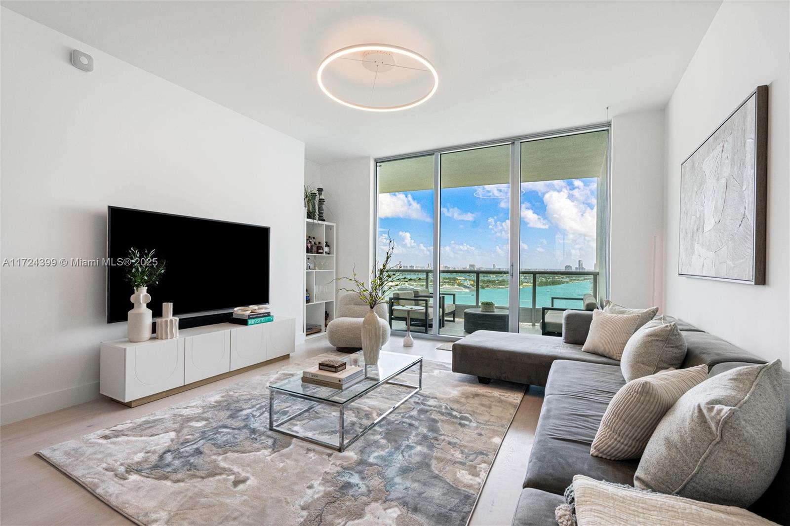 900 Biscayne Blvd #2709, Miami FL 33132