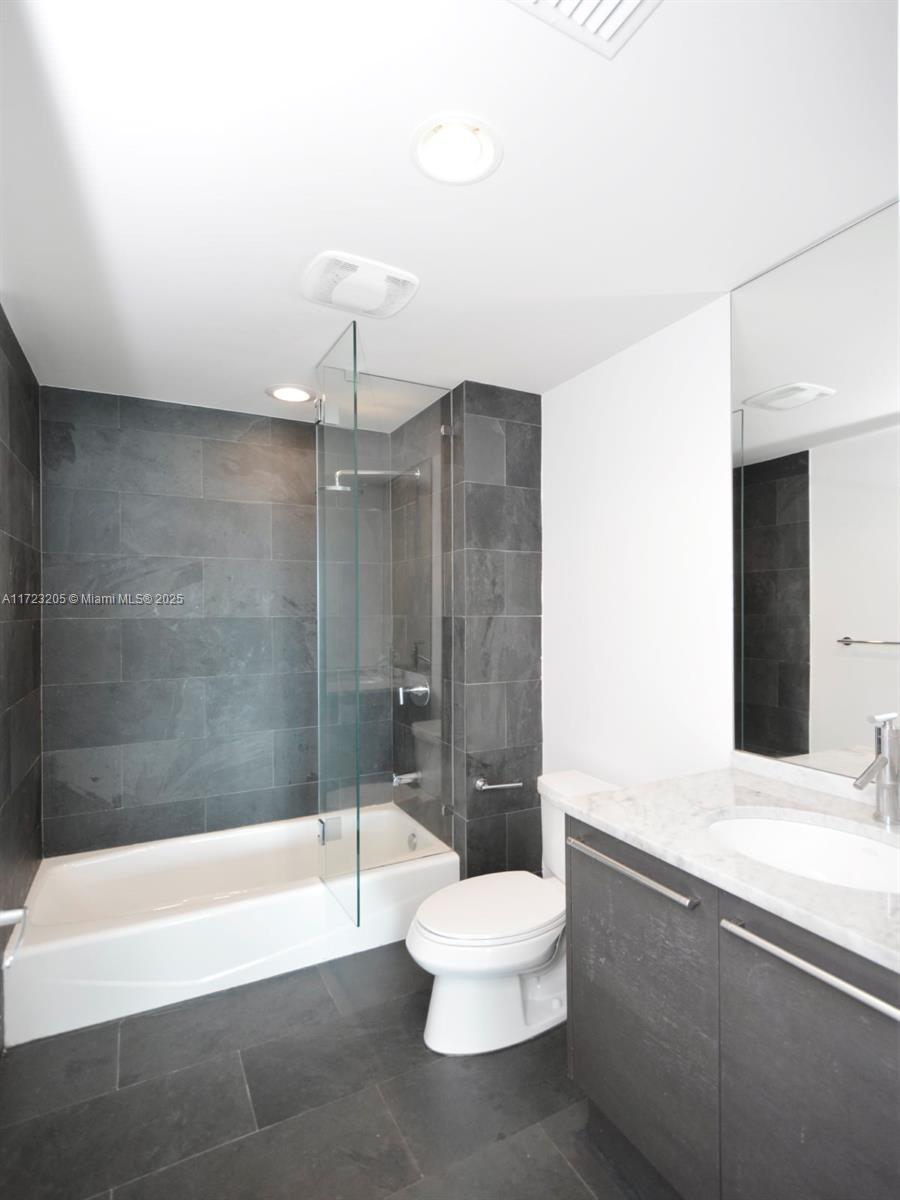 900 Biscayne Blvd #5606, Miami FL 33132