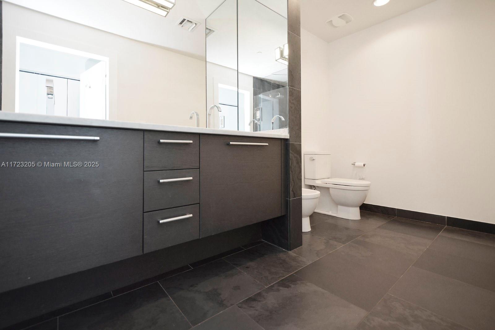 900 Biscayne Blvd #5606, Miami FL 33132