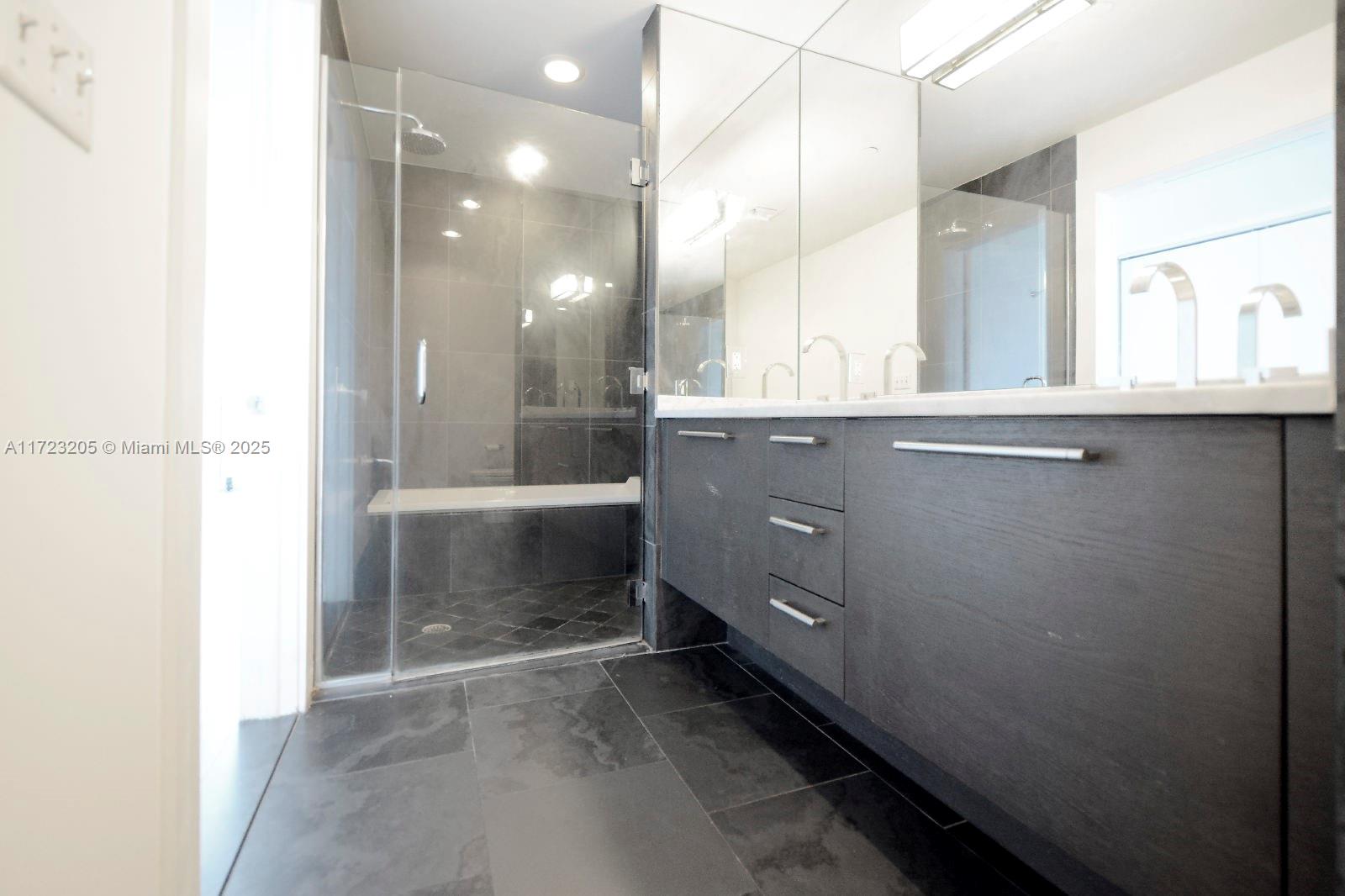 900 Biscayne Blvd #5606, Miami FL 33132