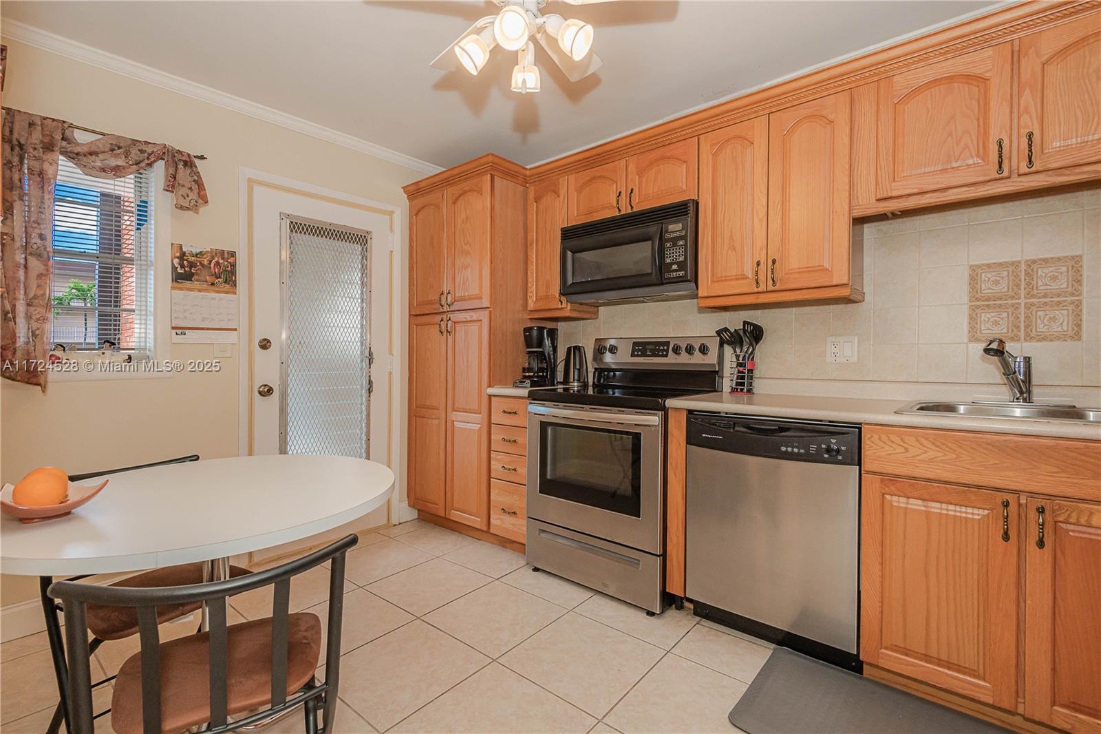 2991 NW 46th Ave #210, Lauderdale Lakes, Florida image 3