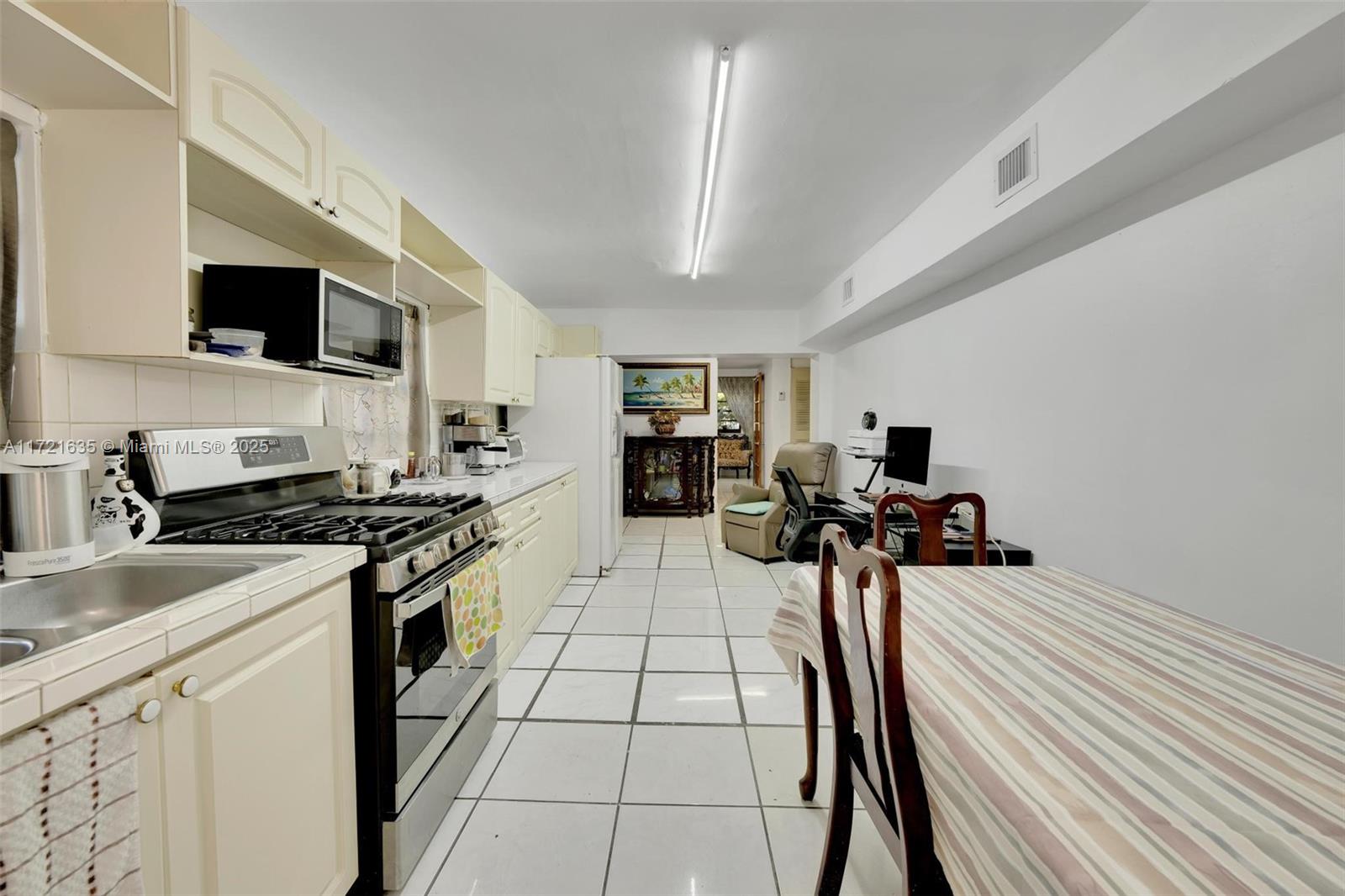 462 E 39th St, Hialeah, Florida image 25