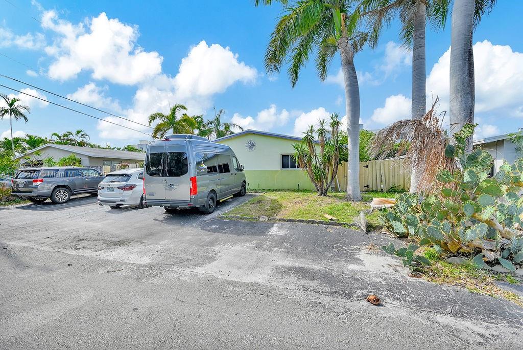 2125 NE 14th Ave, Wilton Manors, Florida image 35