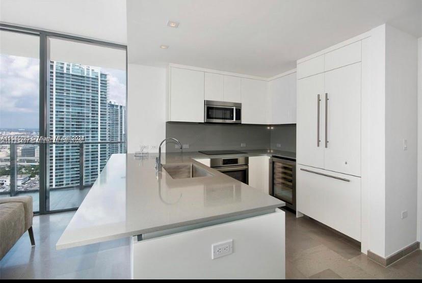 88 SW 7th St #2712, Miami FL 33130