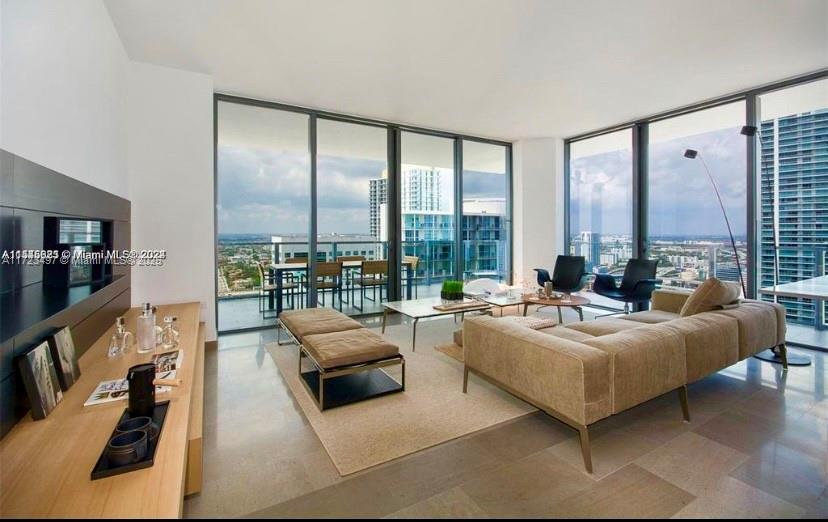 88 SW 7th St #2712, Miami FL 33130