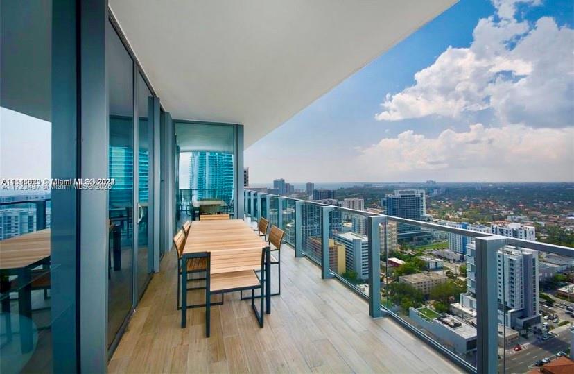 88 SW 7th St #2712, Miami FL 33130