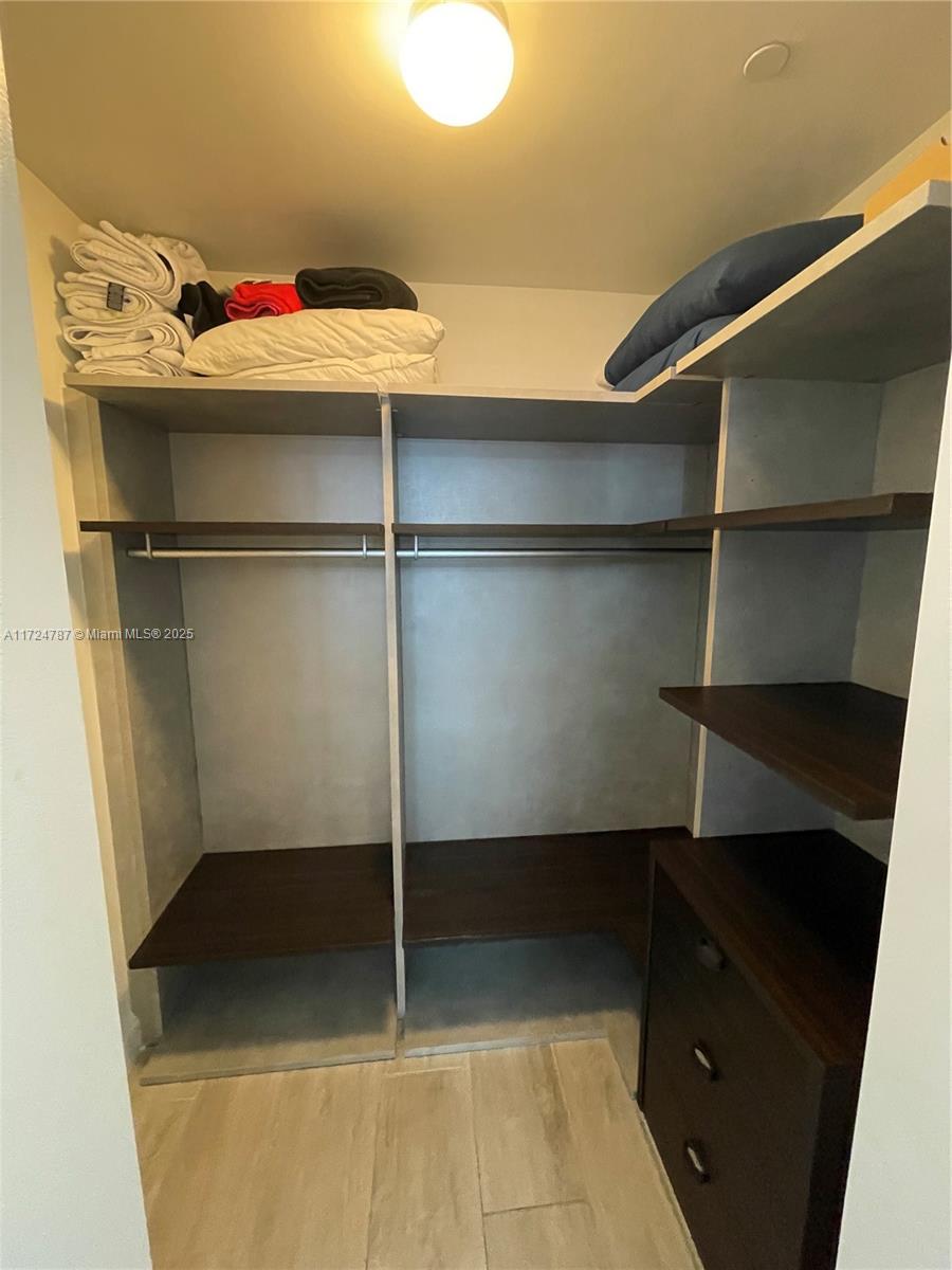 45 SW 9th St #1407, Miami FL 33130