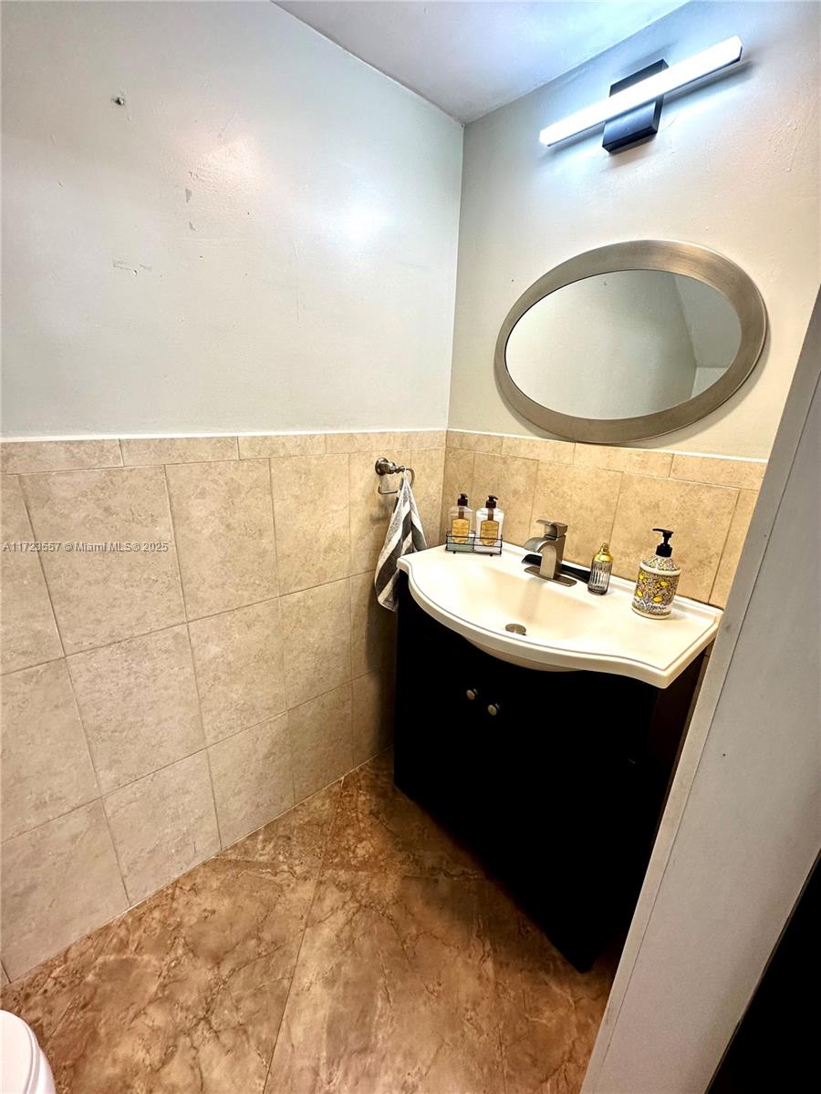 869 W 80th Pl #869, Hialeah, Florida image 11