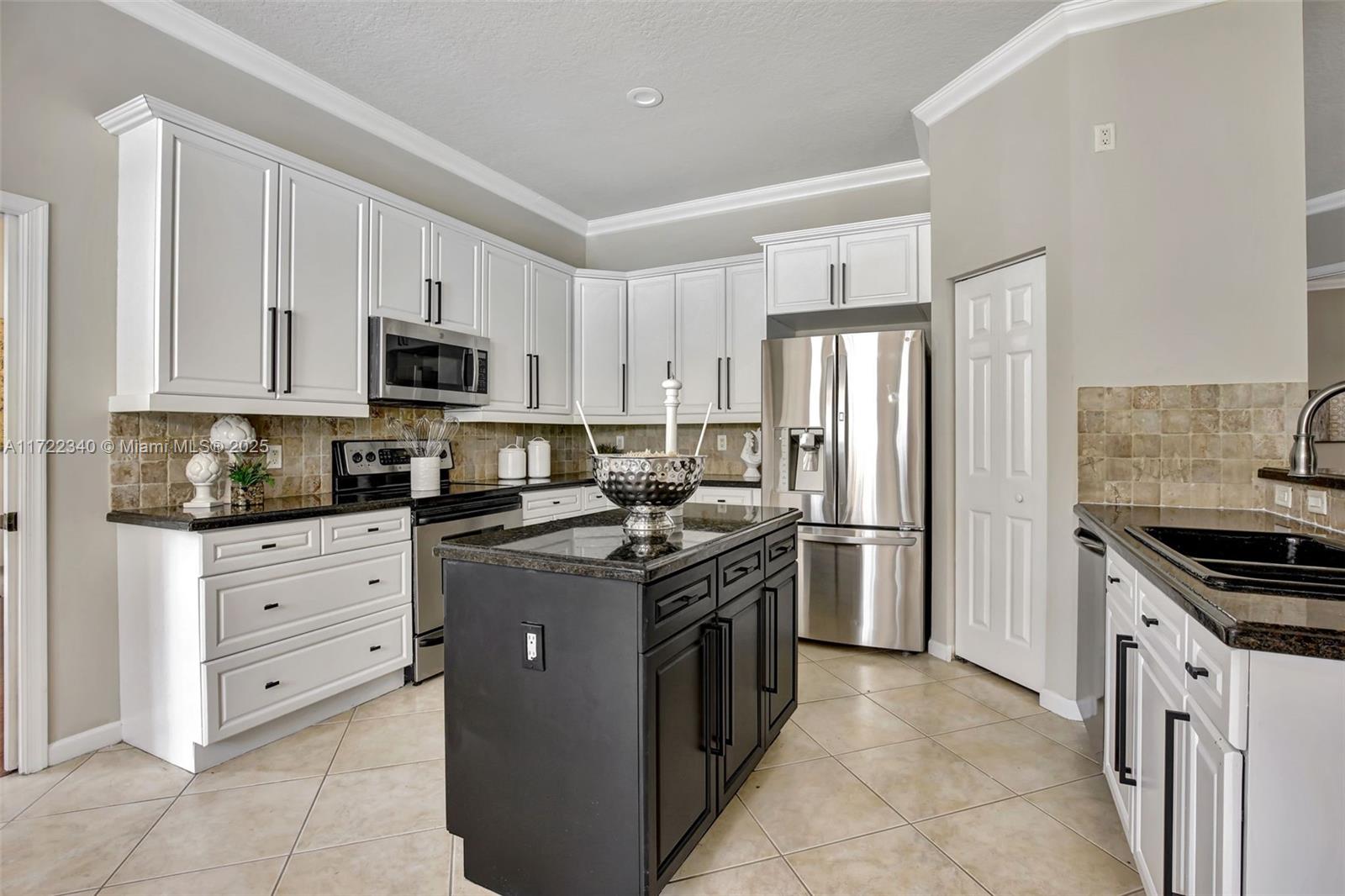 1781 Harbor Pointe Cir, Weston, Florida image 16