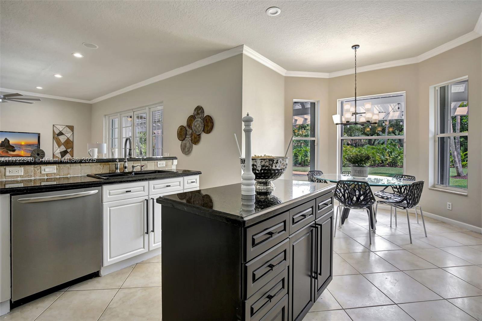 1781 Harbor Pointe Cir, Weston, Florida image 17