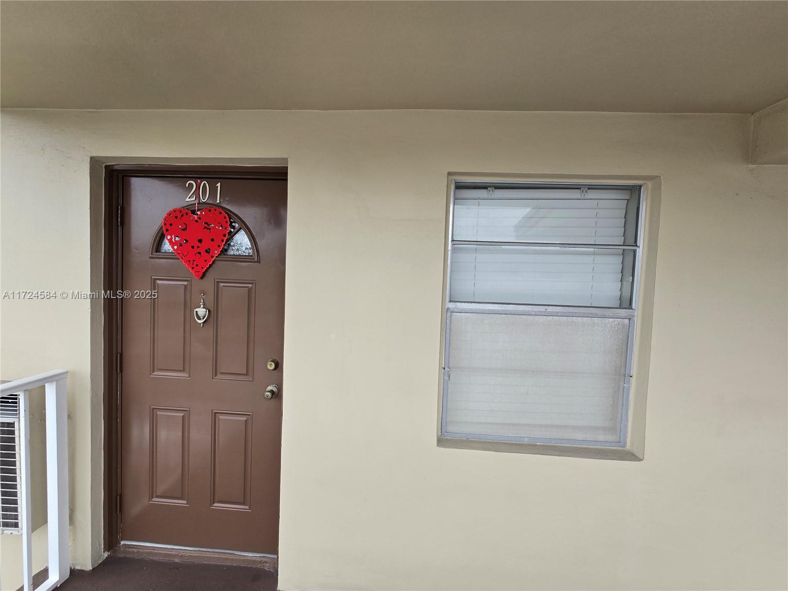 listing main picture