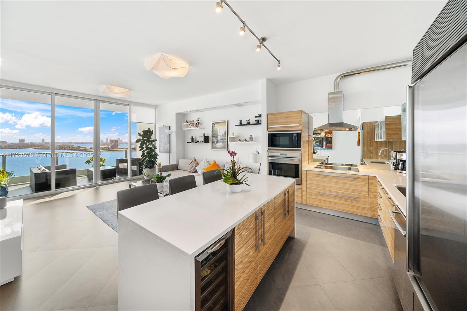 Apartamento à Venda em Miami, FL