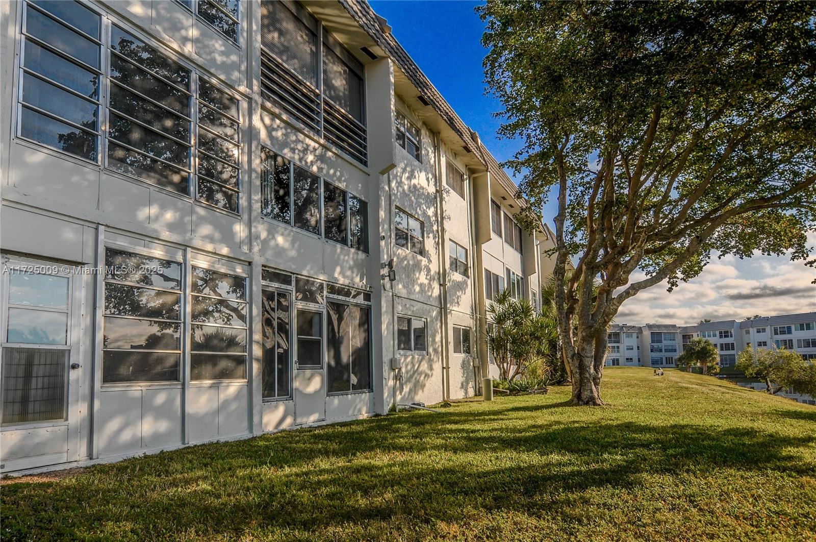 8130 Sunrise Lakes Blvd #111, Sunrise, Florida image 21