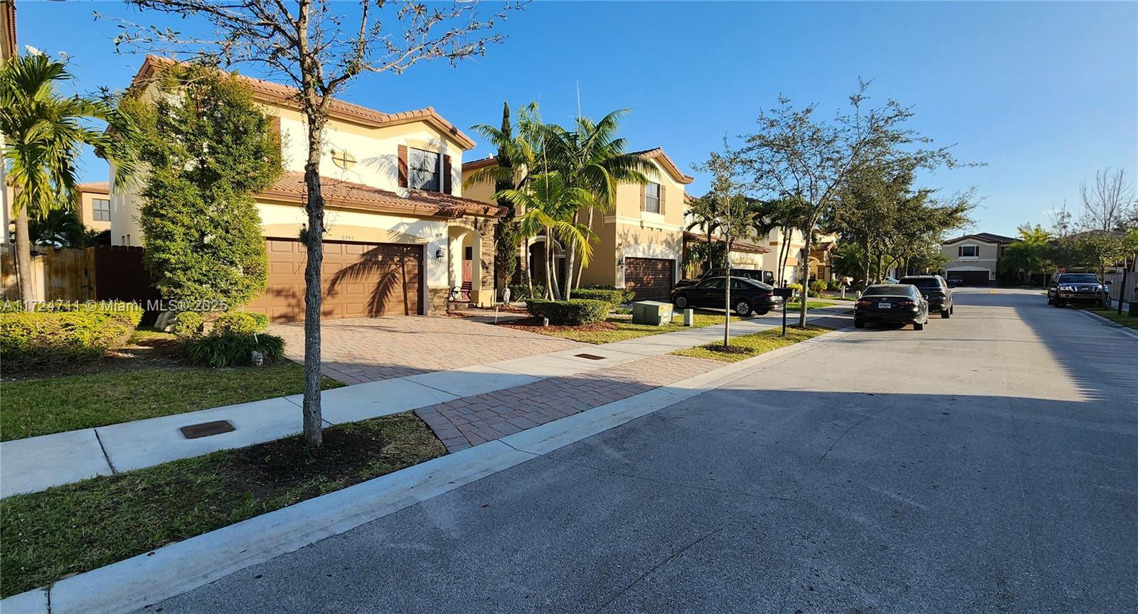 8745 NW 100th Pl, Doral, Florida image 3