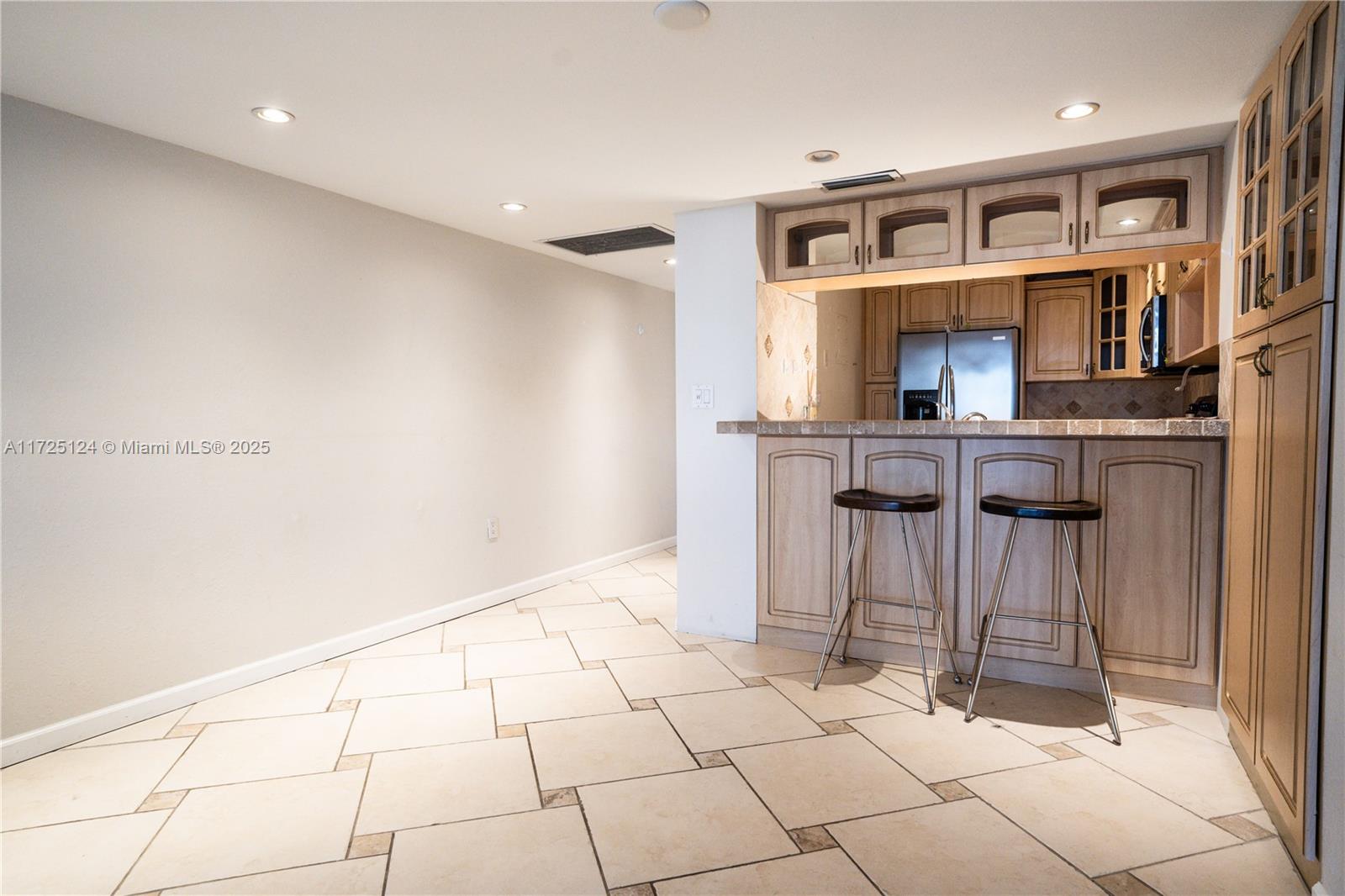 3375 N Country Club Dr #1102, Aventura, Florida image 6