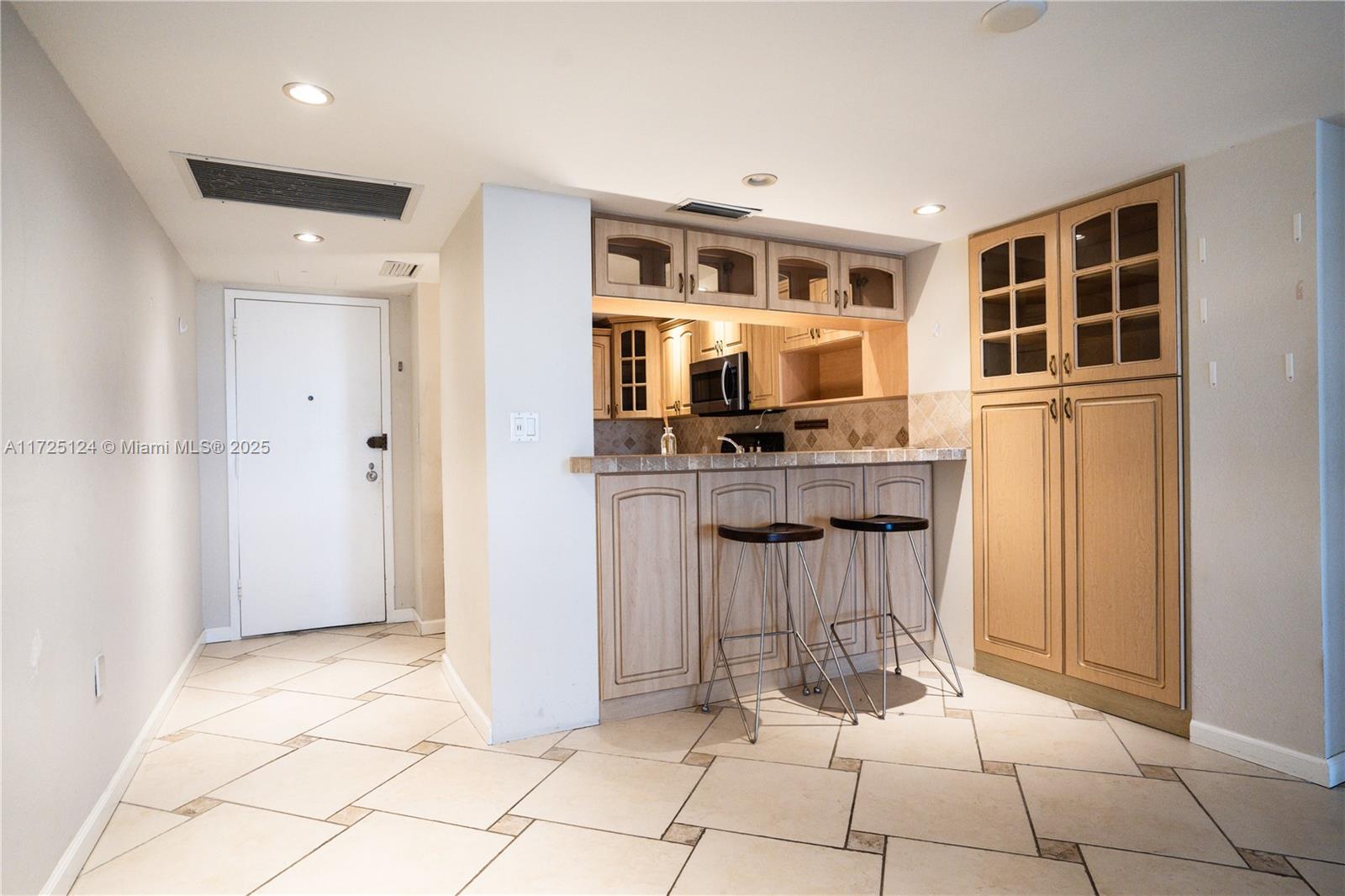 3375 N Country Club Dr #1102, Aventura, Florida image 7