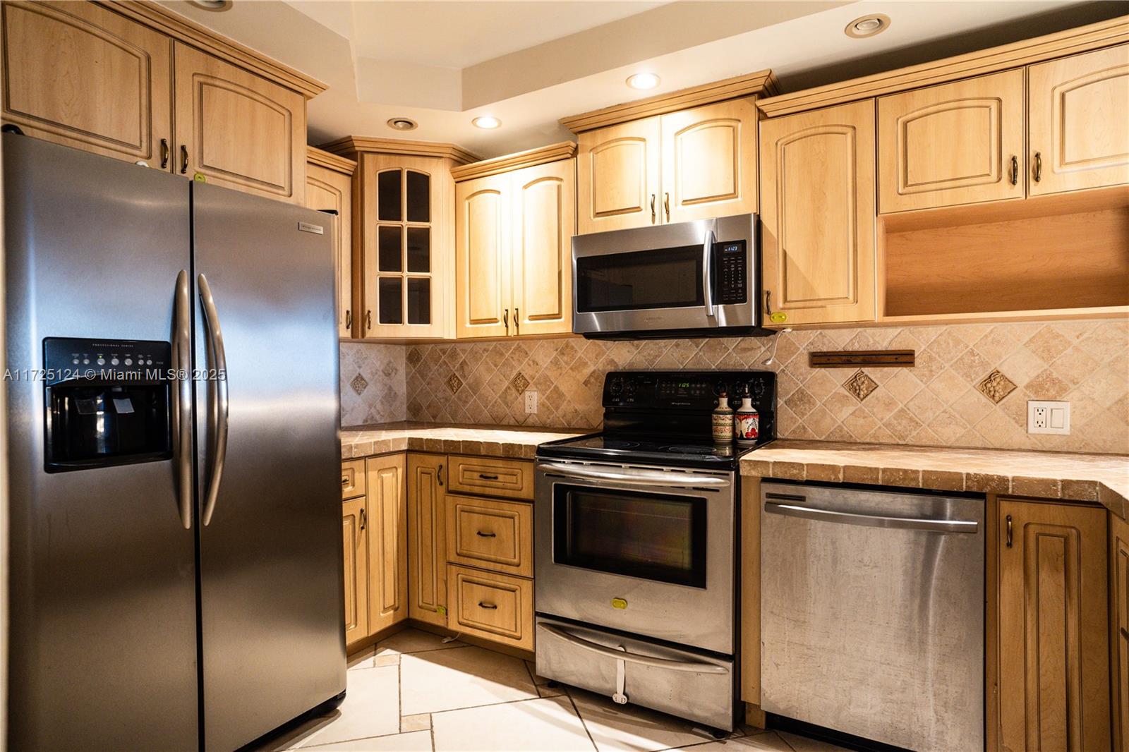 3375 N Country Club Dr #1102, Aventura, Florida image 9