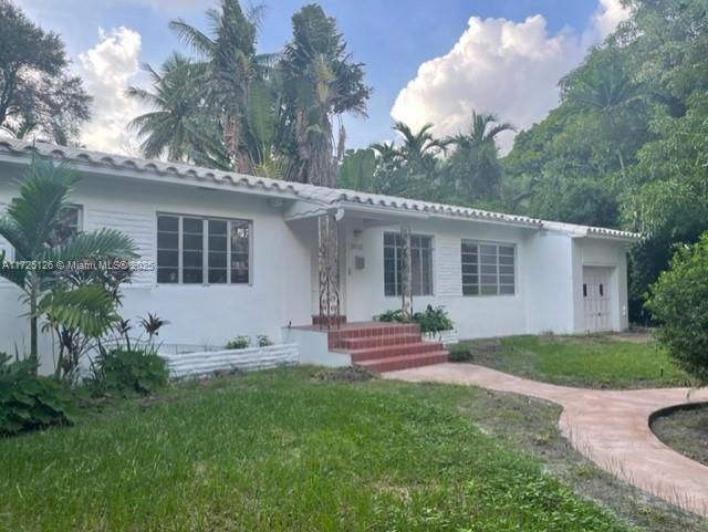 GREAT CORAL GABLES HOME 3 BEDROOMS, 2 BATH, HARDWOOD FLOOR THROUGHOUT, WASHER/DRYER, 1 CAR GARAGE , BRAND NEW TILE ROOF, SPACOUS THROUGHOUT. HUGE YARD GREAT FOR FMAILY GATHERINGS. NEAR YOUTH CENTER, CORAL GABLES LIBRARY & MERRICK PARK.