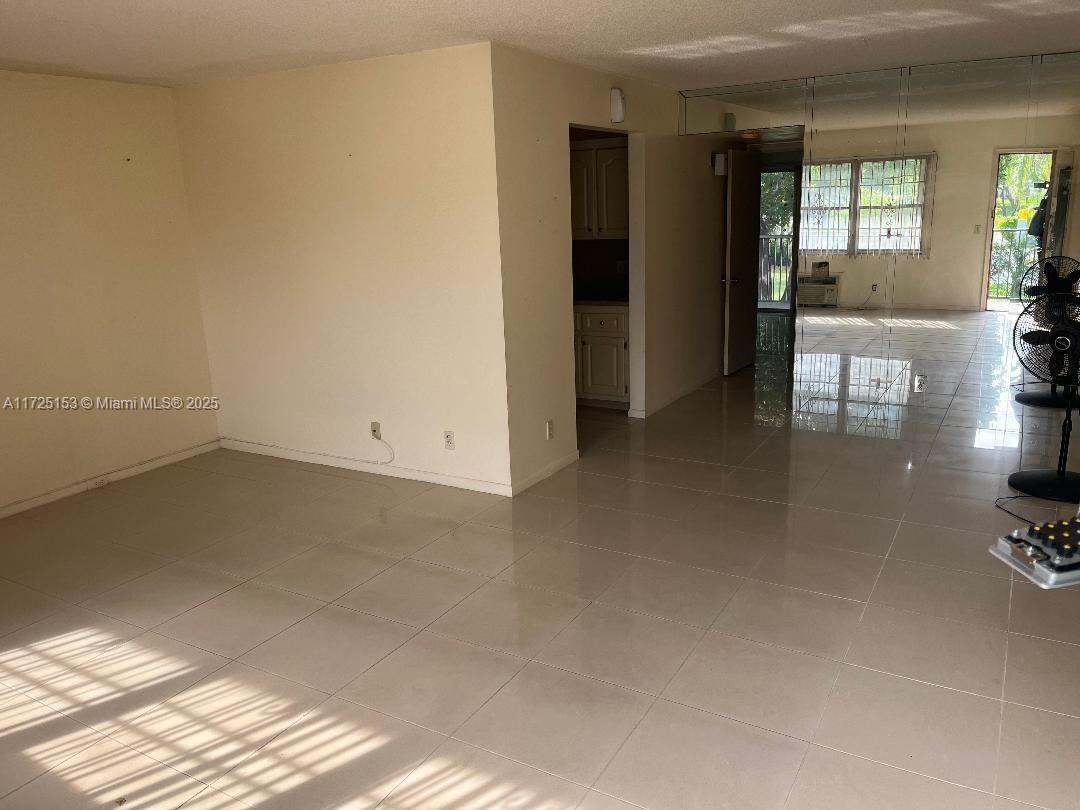 Residential, Pembroke Pines, Florida image 9