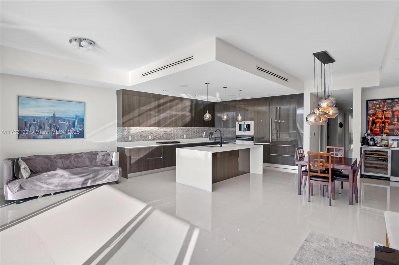 3300 NE 188th St #812, Aventura FL 33180