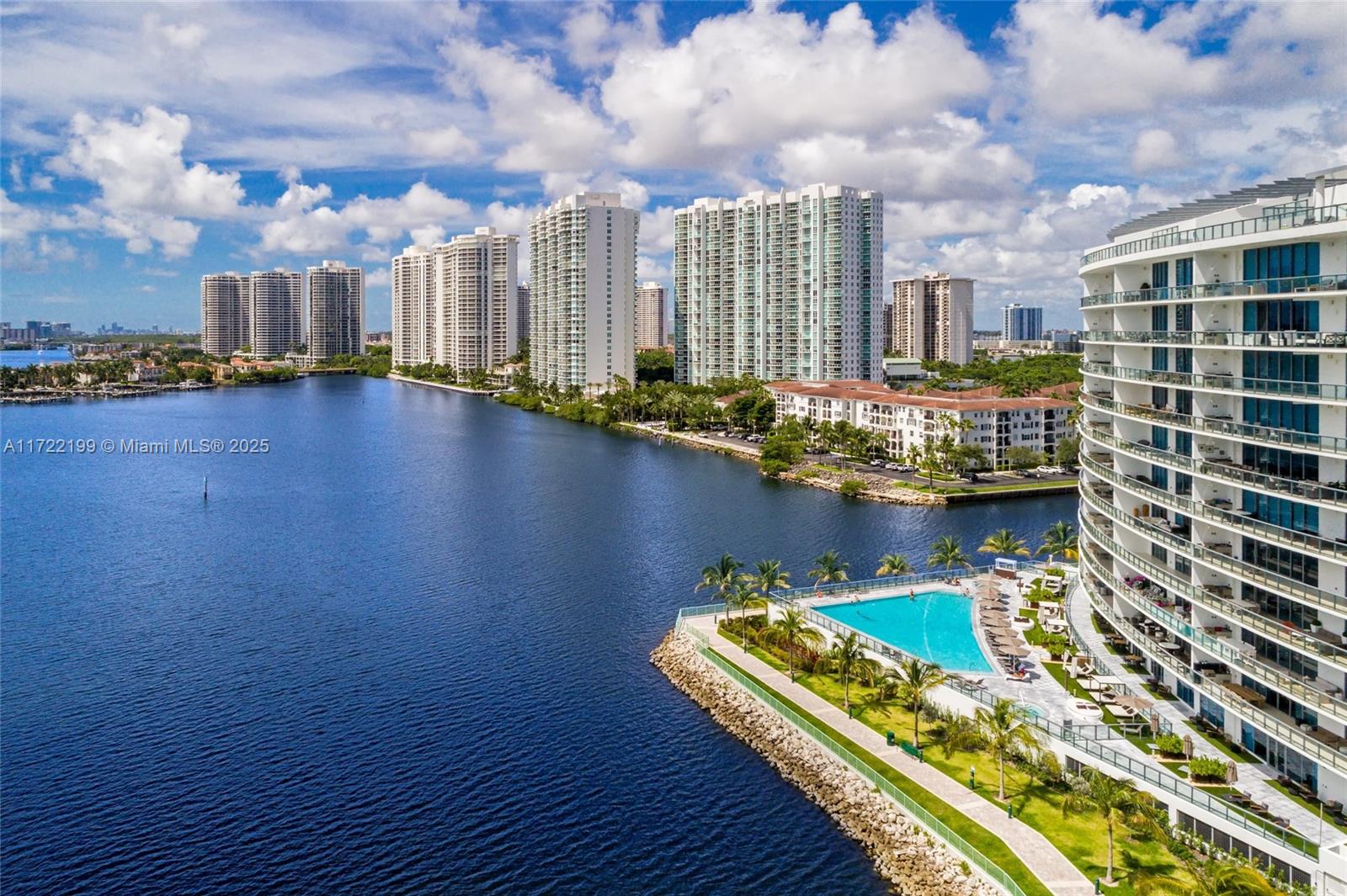 3300 NE 188th St #812, Aventura FL 33180