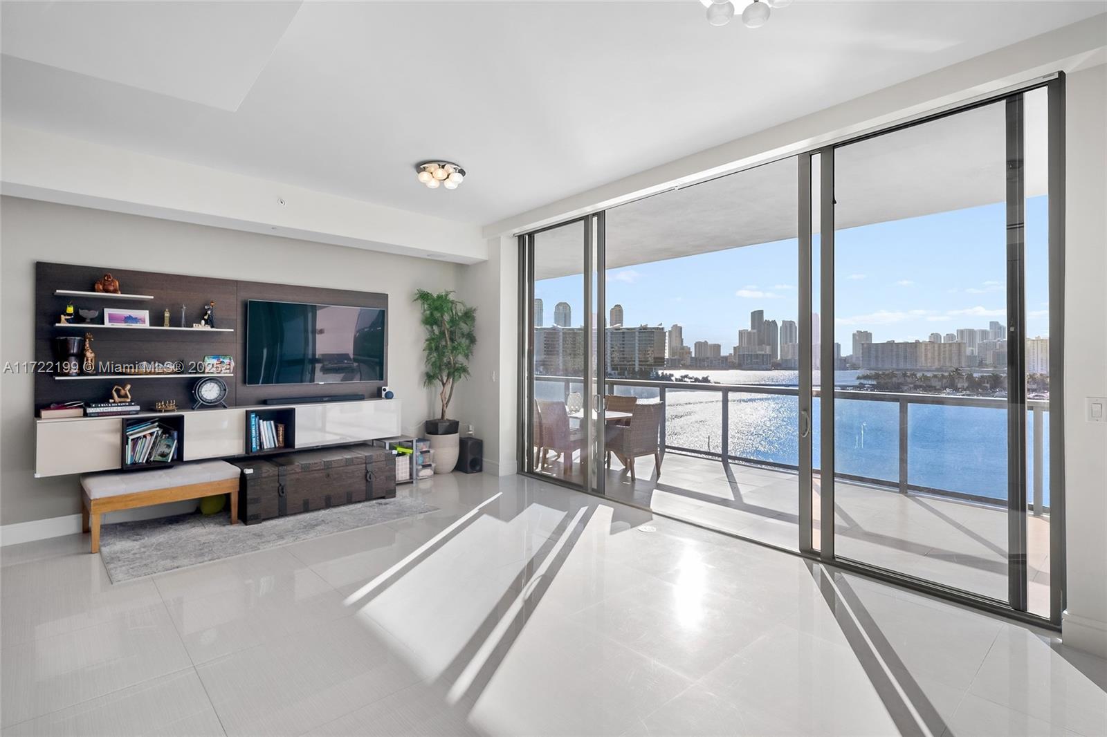 3300 NE 188th St #812, Aventura FL 33180