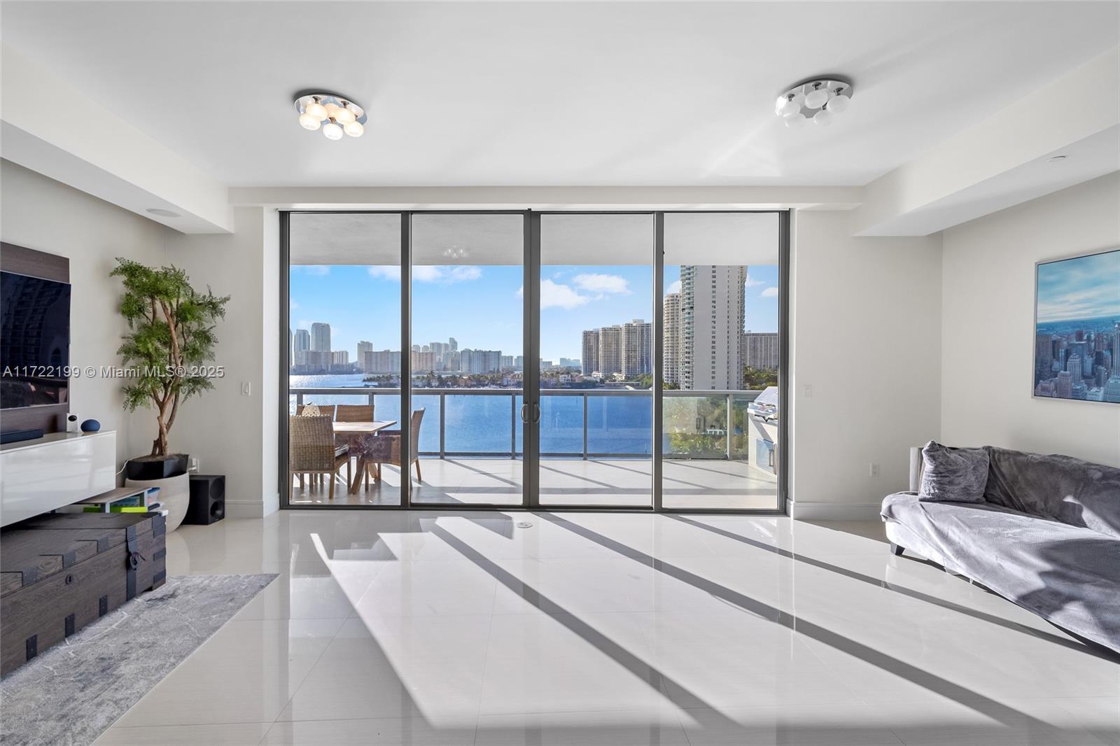 3300 NE 188th St #812, Aventura FL 33180