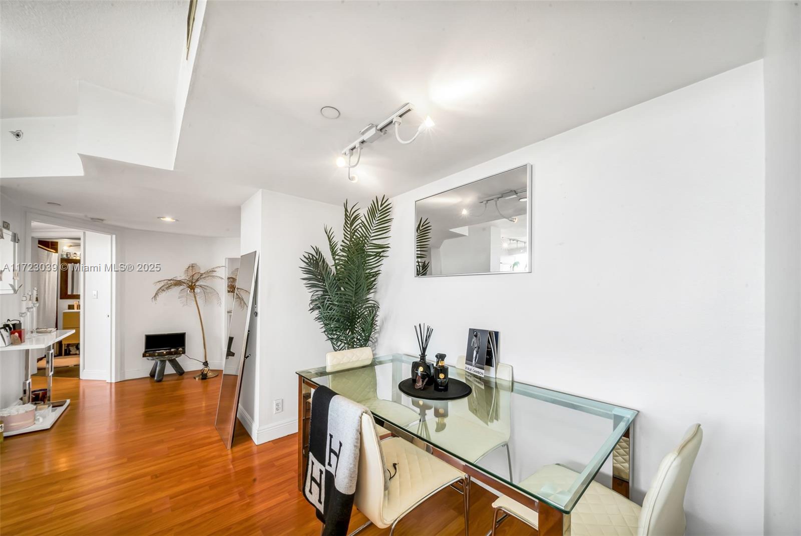 Listing Photo 11