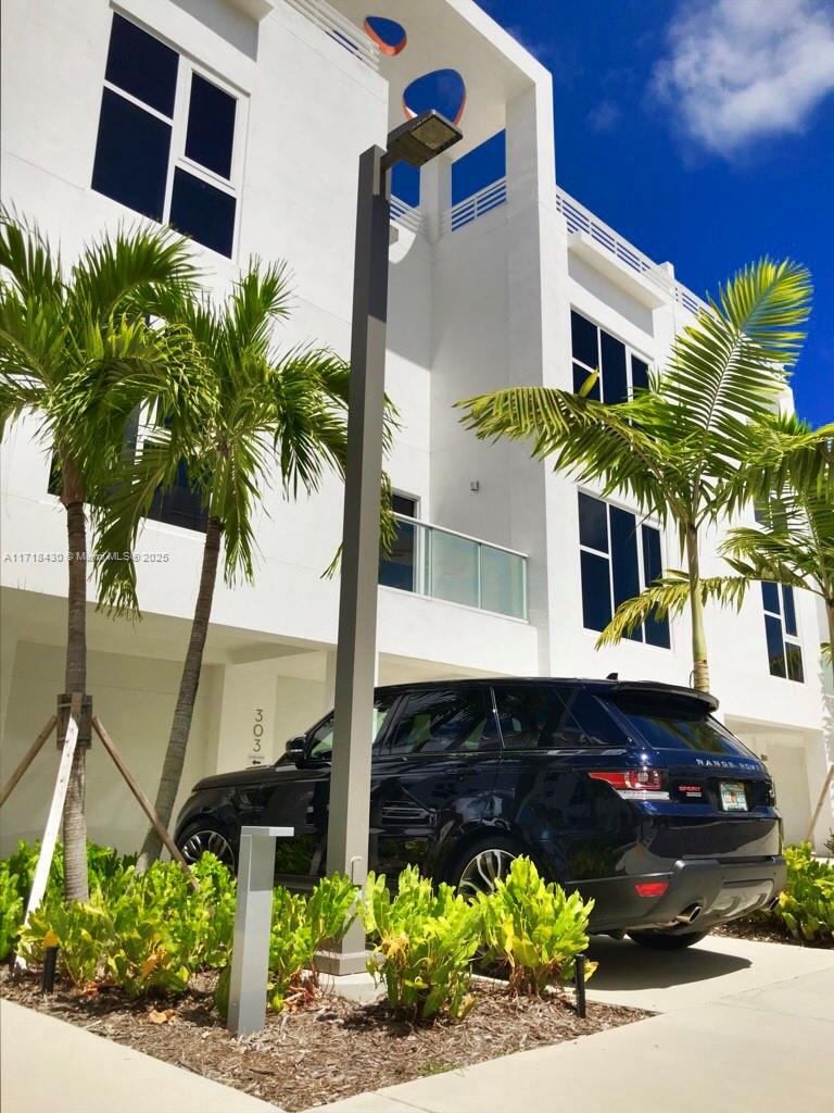 Luxurious modern and light filled townhome. 2 bedroom 2 bath within 1792 SF under AC and 700 balcony in a gated community with just 38 neighbors in the heart of the Miami Design District. One Bay Residences feature high-end finishes in this tri-level townhome with over 690 SF of rooftop terrace and 262 sq ft of private balconies on the 2nd level. Floor to ceiling double height windows let natural light in throughout the home. Gorgeous white Calacatta porcelain floors throughout. Must see to appreciate.