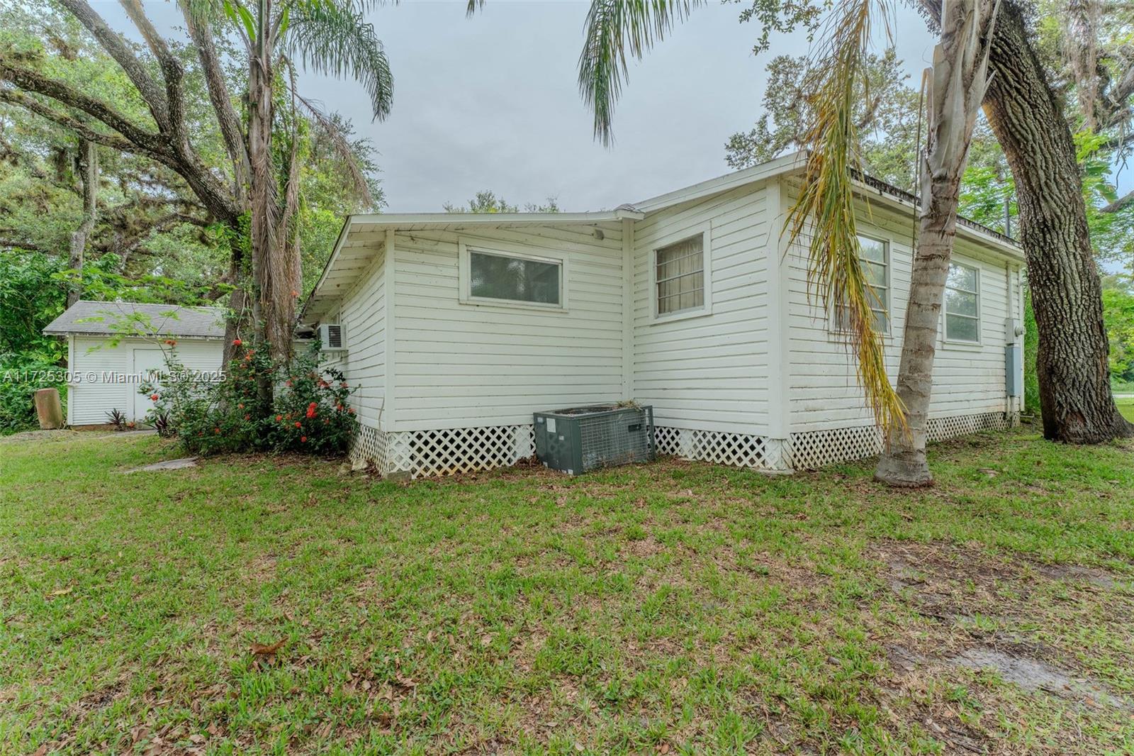 351 E Hickpochee Ave, La Belle, Florida image 12