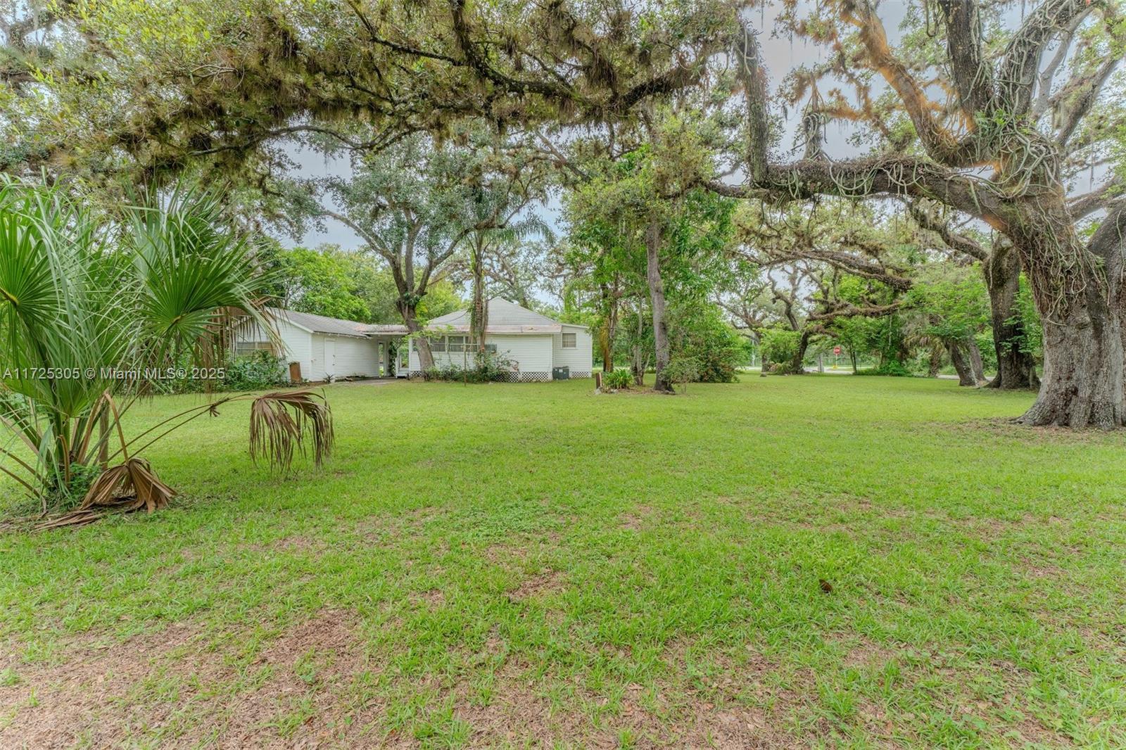 351 E Hickpochee Ave, La Belle, Florida image 8