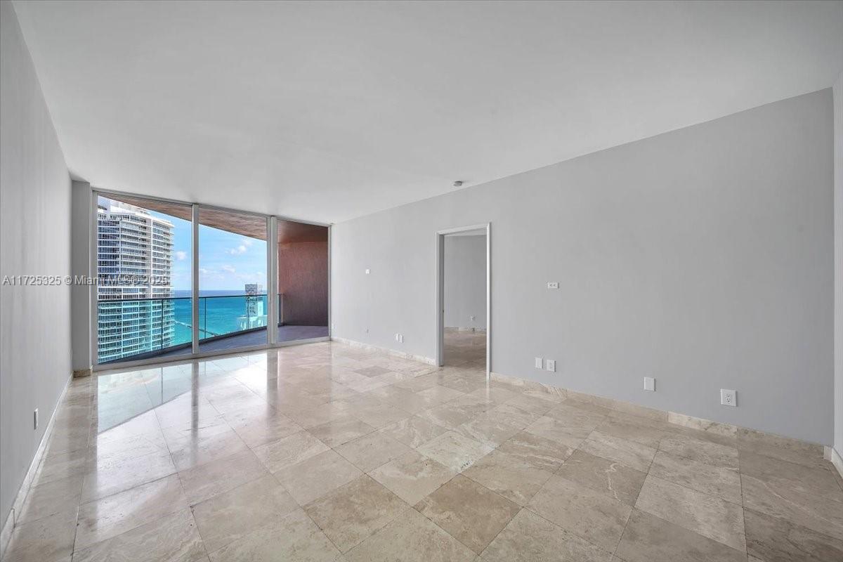 300 S Pointe Dr #3206, Miami Beach FL 33139
