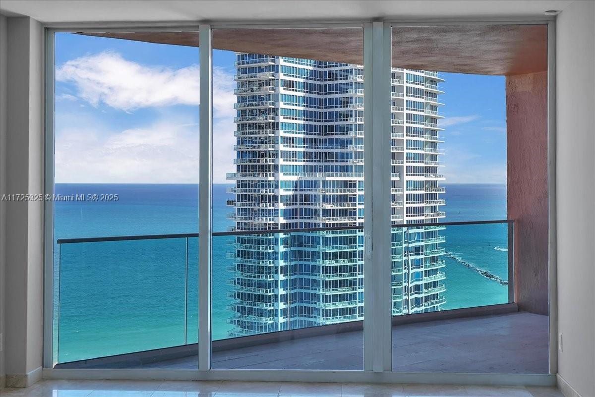 300 S Pointe Dr #3206, Miami Beach FL 33139
