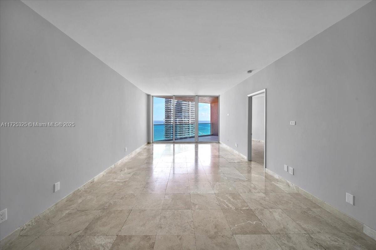 300 S Pointe Dr #3206, Miami Beach FL 33139